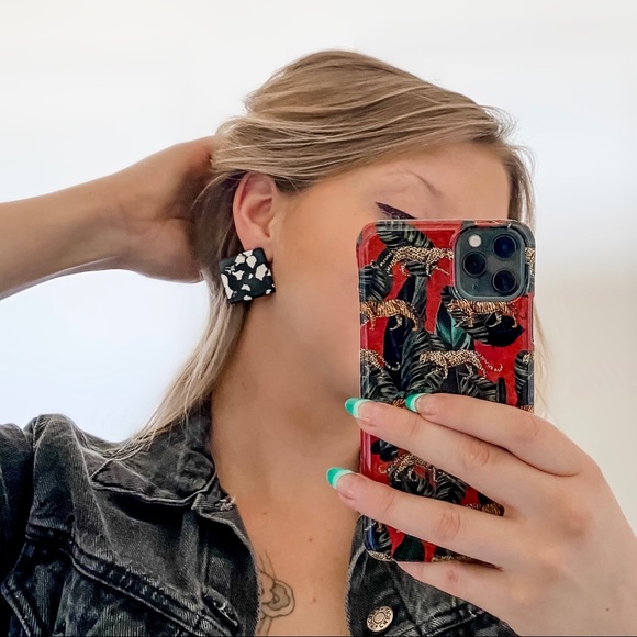 Cracked Cow Print Acrylic Square Earrings - Picture 6 of 6